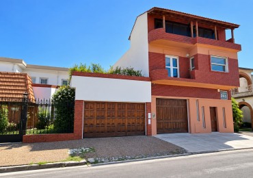 EXCEPCIONAL RESIDENCIA DE 8 AMBIENTES - Ramos Mejia